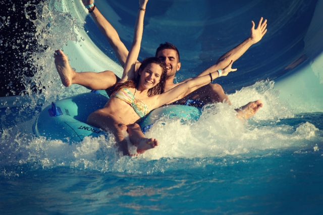 Subidos en el donut hinchable